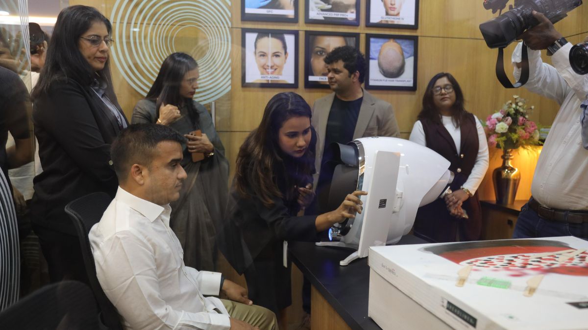 એડવાન્સ ગ્રો હેર એન્ડ ગ્લો સ્કિન ક્લિનિ